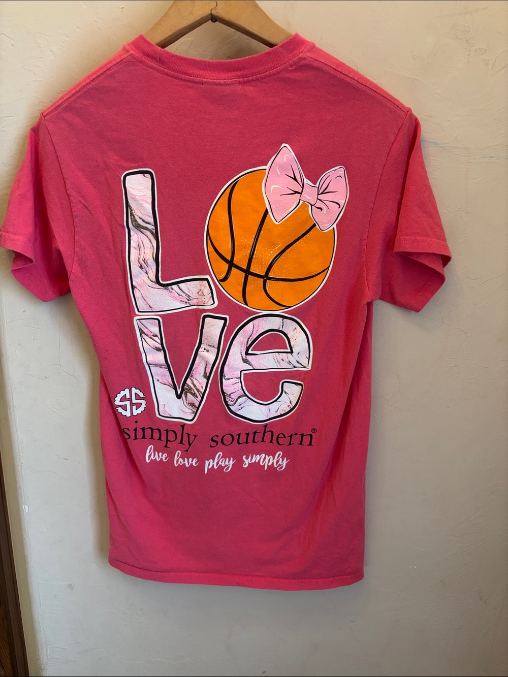 Simply souther X Basketball tee! Size Small